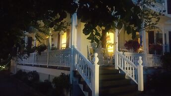 Pecan Tree Inn