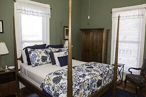 Pecan Tree Inn