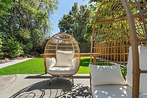 Cinnamon Bear Creekside Inn