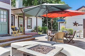 Cinnamon Bear Creekside Inn