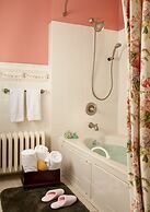 B. F. Hiestand House Bed & Breakfast