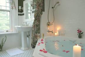 B. F. Hiestand House Bed & Breakfast