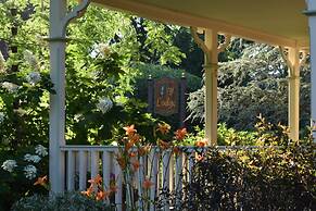Ivy Lodge Bed & Breakfast