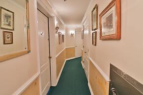 The Cypress Inn Bed & Breakfast