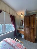 The Cypress Inn Bed & Breakfast