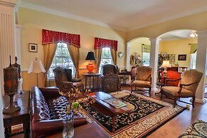 The Cypress Inn Bed & Breakfast