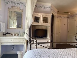 The Cypress Inn Bed & Breakfast