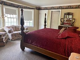The Cypress Inn Bed & Breakfast