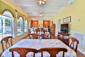The Cypress Inn Bed & Breakfast