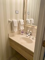 The Cypress Inn Bed & Breakfast