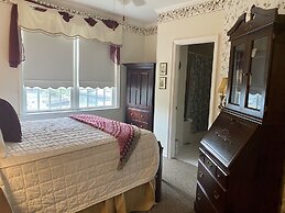 The Cypress Inn Bed & Breakfast