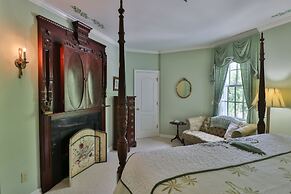 The Cypress Inn Bed & Breakfast