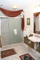 The Cypress Inn Bed & Breakfast