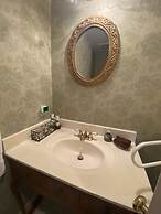 The Cypress Inn Bed & Breakfast