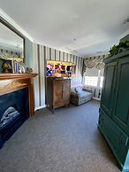 The Cypress Inn Bed & Breakfast
