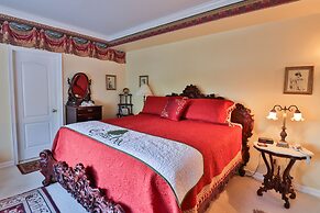 The Cypress Inn Bed & Breakfast