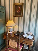 The Cypress Inn Bed & Breakfast