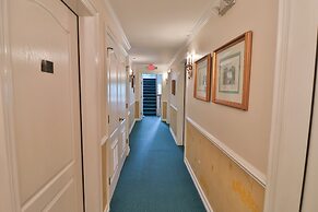 The Cypress Inn Bed & Breakfast