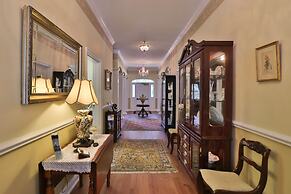 The Cypress Inn Bed & Breakfast