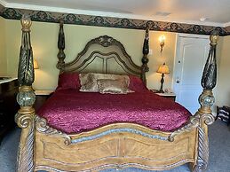 The Cypress Inn Bed & Breakfast