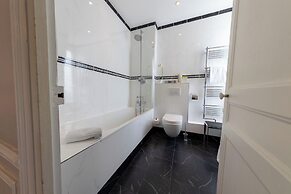 Pavillon Henri IV Hotel Restaurant Gastronomique Terrasse