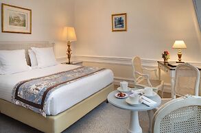 Pavillon Henri IV Hotel Restaurant Gastronomique Terrasse