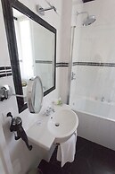 Pavillon Henri IV Hotel Restaurant Gastronomique Terrasse