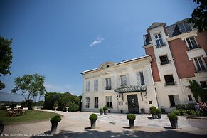 Pavillon Henri IV Hotel Restaurant Gastronomique Terrasse