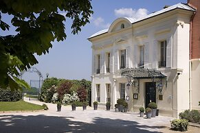 Pavillon Henri IV Hotel Restaurant Gastronomique Terrasse