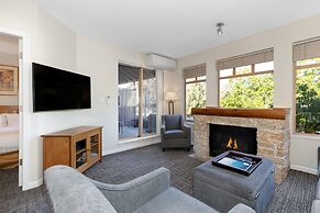 Tyndall Stone Lodge by Whiski Jack