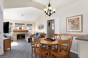 Tyndall Stone Lodge by Whiski Jack