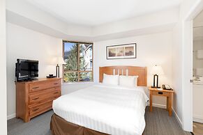 Tyndall Stone Lodge by Whiski Jack