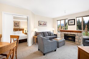 Tyndall Stone Lodge by Whiski Jack