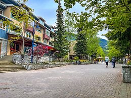 Tyndall Stone Lodge by Whiski Jack