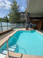 Tyndall Stone Lodge by Whiski Jack