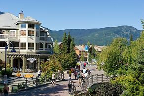 Tyndall Stone Lodge by Whiski Jack