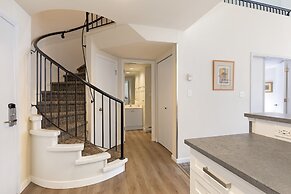 Tyndall Stone Lodge by Whiski Jack