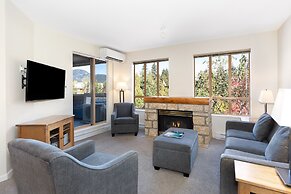 Tyndall Stone Lodge by Whiski Jack