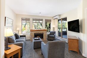 Tyndall Stone Lodge by Whiski Jack