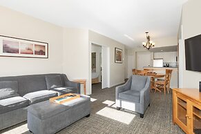 Tyndall Stone Lodge by Whiski Jack