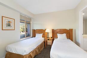 Tyndall Stone Lodge by Whiski Jack