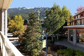 Tyndall Stone Lodge by Whiski Jack