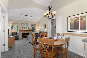 Tyndall Stone Lodge by Whiski Jack