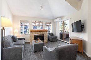 Tyndall Stone Lodge by Whiski Jack