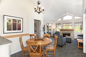 Tyndall Stone Lodge by Whiski Jack