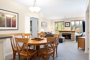 Tyndall Stone Lodge by Whiski Jack