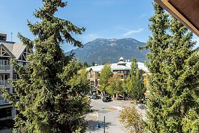 Tyndall Stone Lodge by Whiski Jack