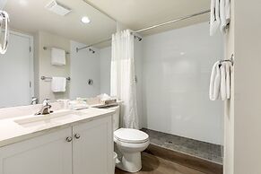 Tyndall Stone Lodge by Whiski Jack