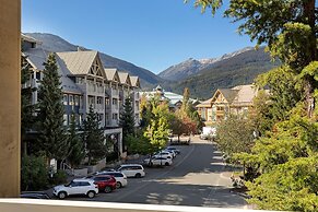 Tyndall Stone Lodge by Whiski Jack