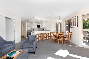 Tyndall Stone Lodge by Whiski Jack